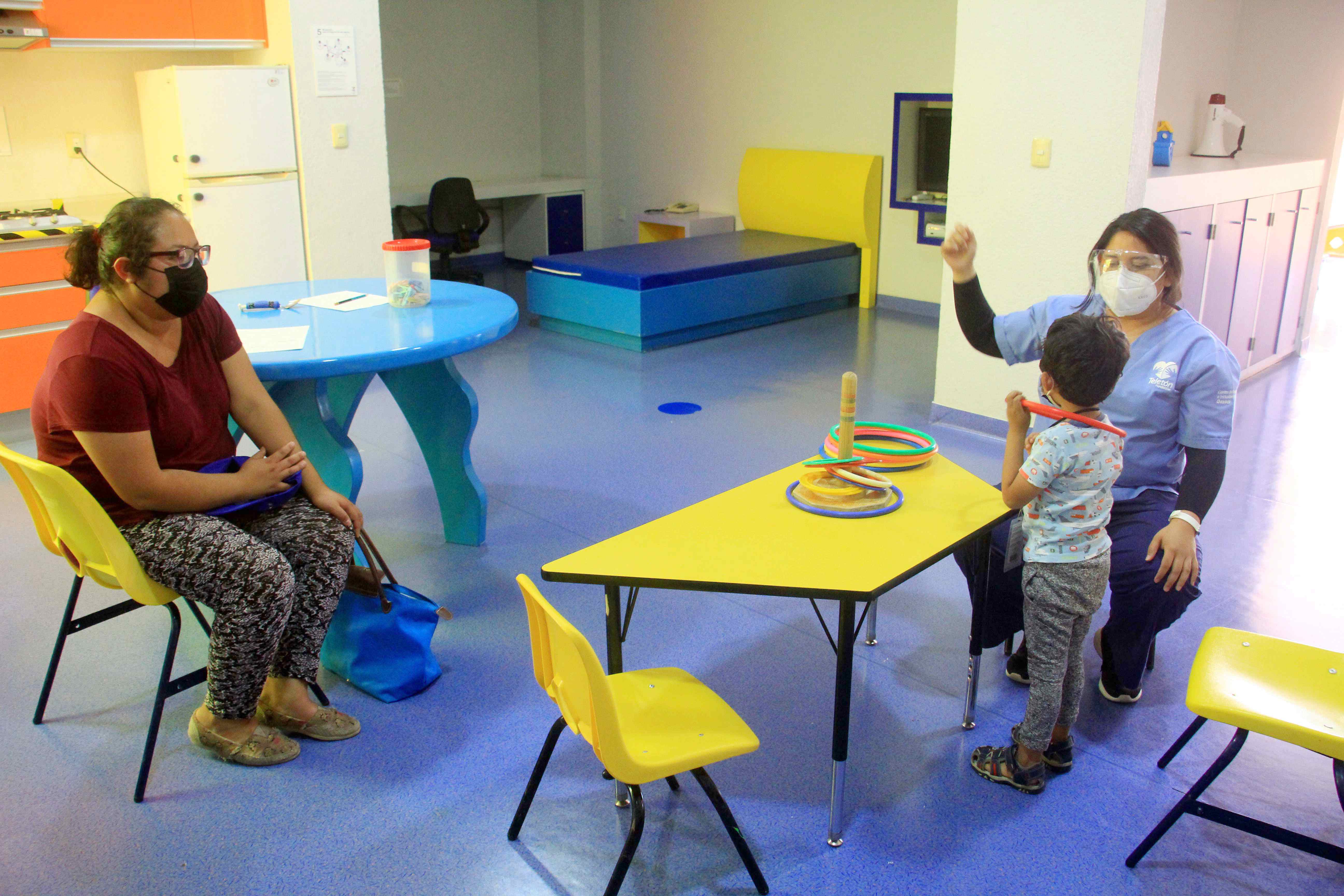 Cuando inició la pandemia, Denise y su hijo Dante, de tres años, estaban en lista de espera para acudir rehabilitación en el CRIT.