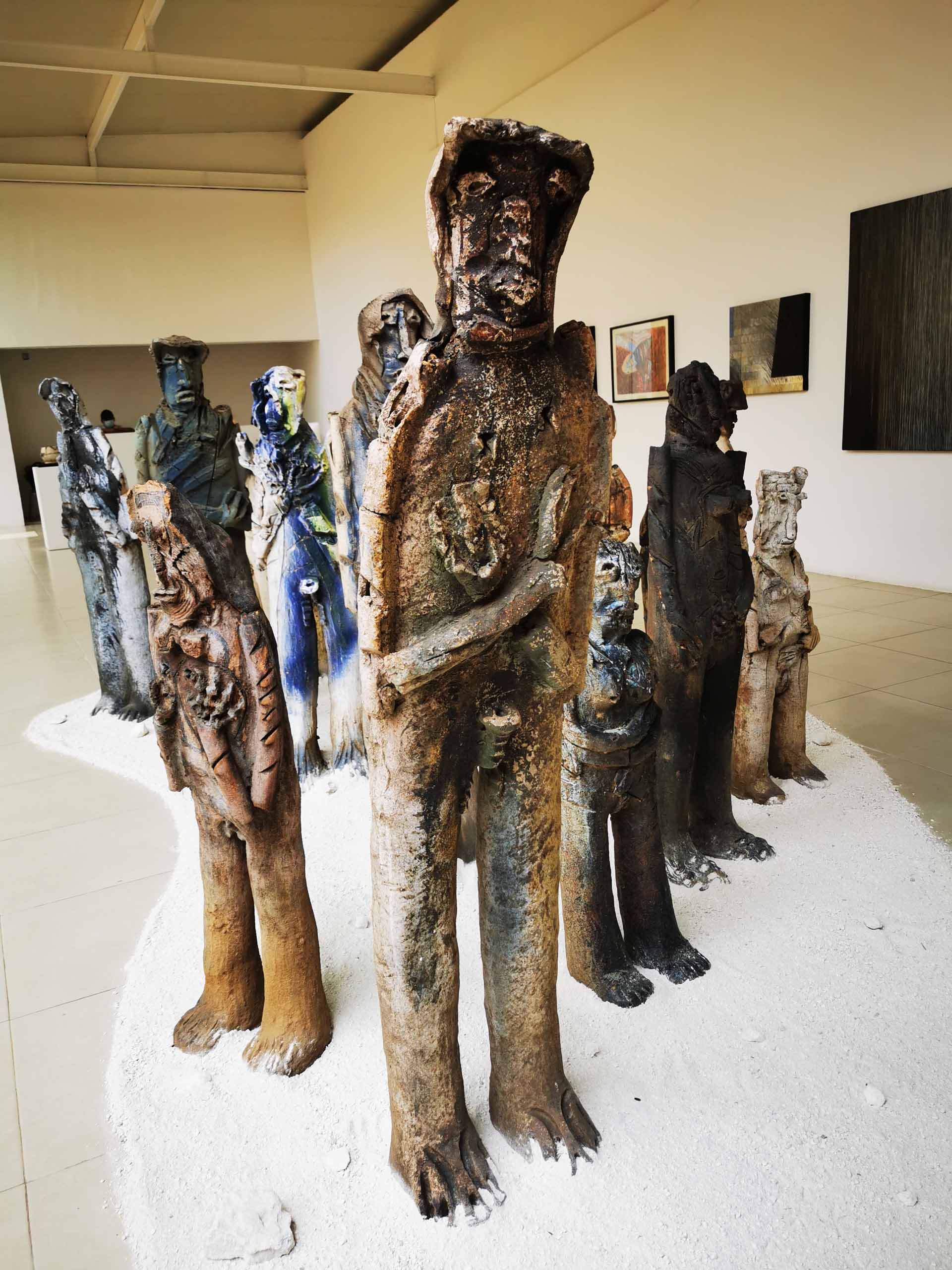 La obra del artista oaxaqueño genera la reflexión sobre la ausencia de los miles de migrantes que no llegan a cruzar la frontera entre México y Estados Unidos.
