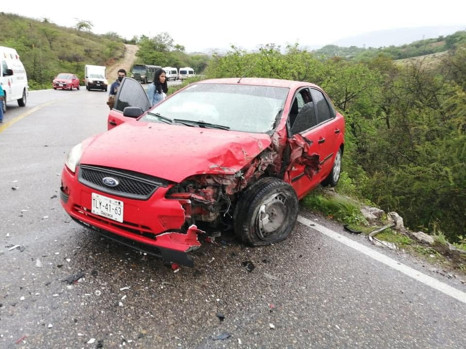 Un auto compacto y una camioneta, protagonizaron el tercer choque