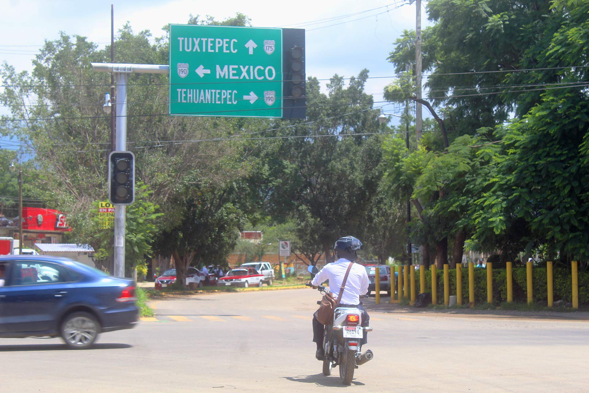 Los semáforos continúan sin funcionar.