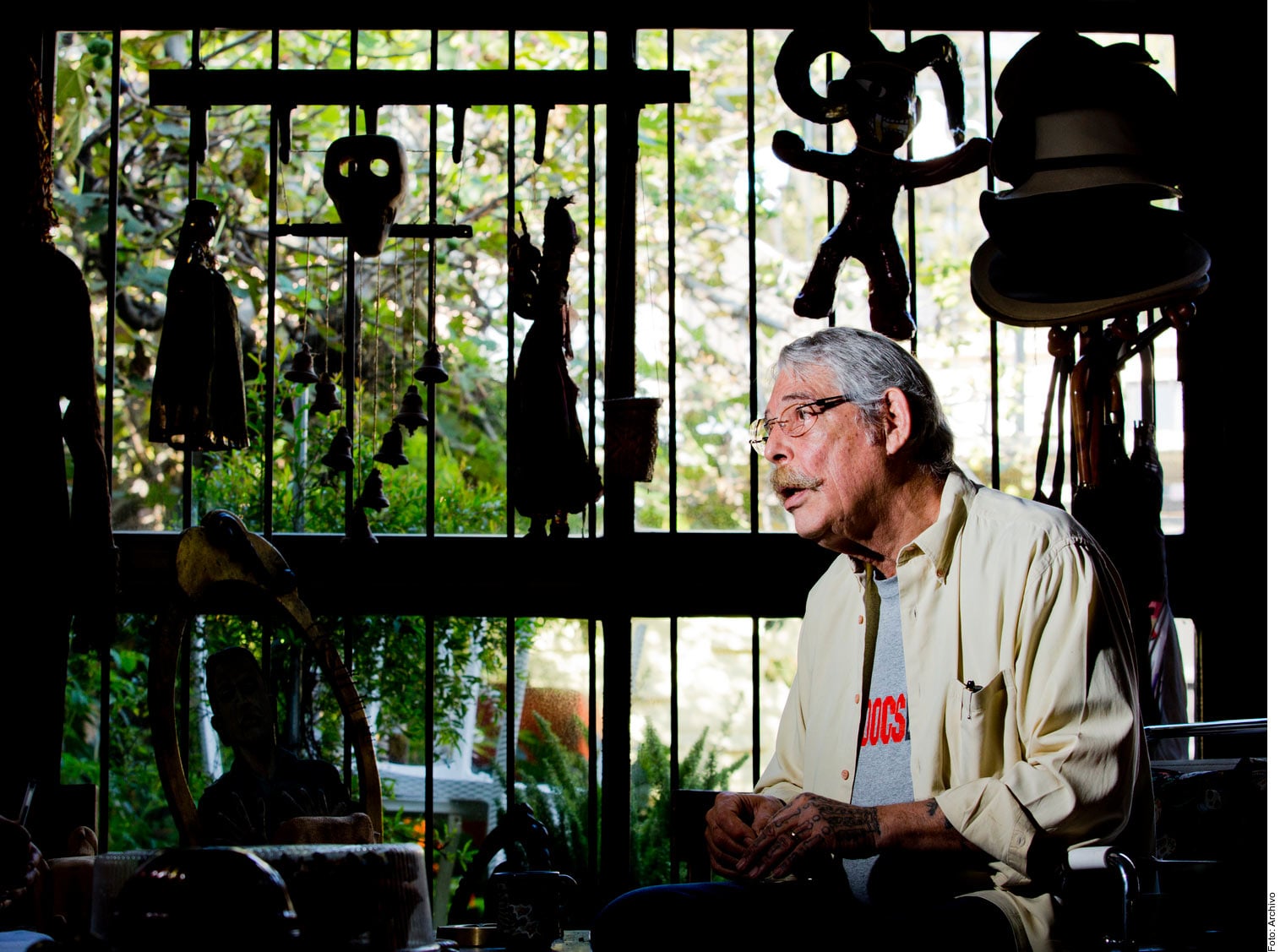 Felipe Ehrenberg (foto), entre tantas otras cosas, fue un maestro del hallazgo, un pepenador incesante y dedicado que podía hacer arte a partir de cualquier cosa, y también, como señala Lourdes Hernández, su viuda, un actor de sus propias obras.