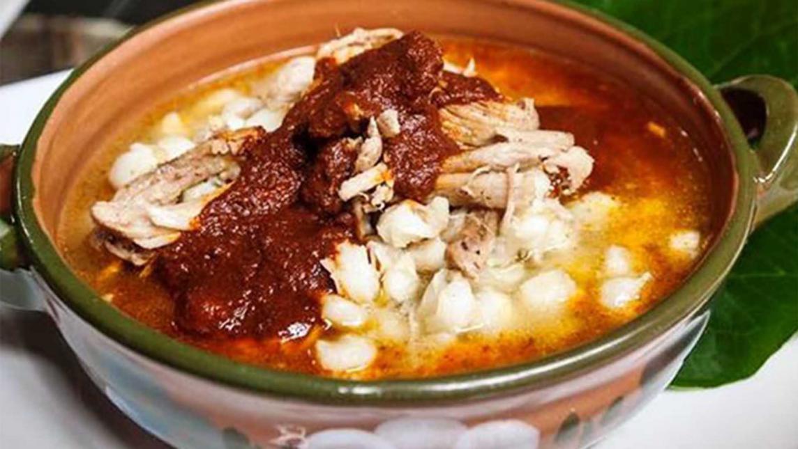 El pozole tiene modificaciones según cada región. Archivo