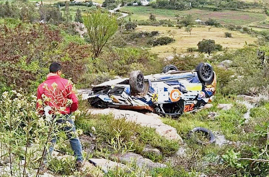 En el primer tramo de velocidad se accidentó el automóvil de Gustavo Uriostegui y David Hernández.