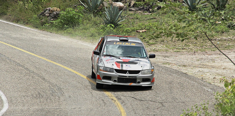 El auto de Los Calín devoró kilómetros de asfalto y se quedo con el tercer lugar absoluto de la competencia regional.