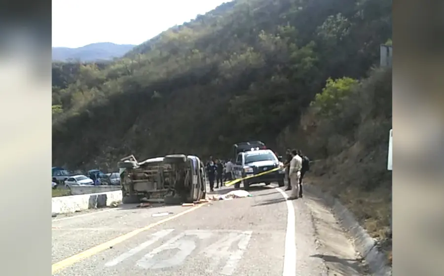 Accidente en Ixtlán sobre carretera