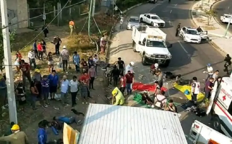 Al parecer, al interior del vehículo se transportaban migrantes centroamericanos, en su mayoría de nacionalidad guatemalteca.