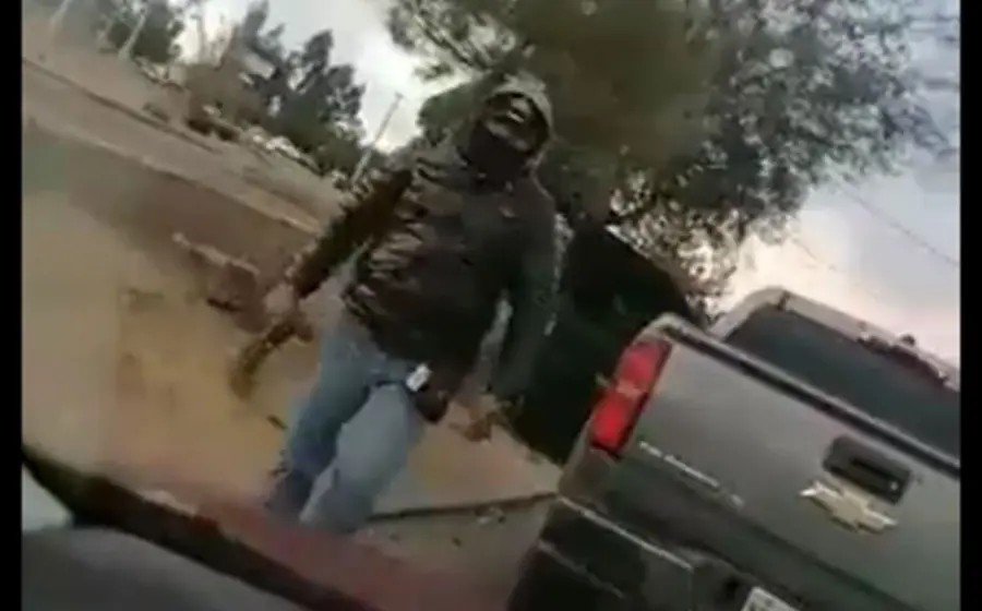Al parecer la mujer se dirigía a su trabajo cuando fue interceptada por un conductor armado.