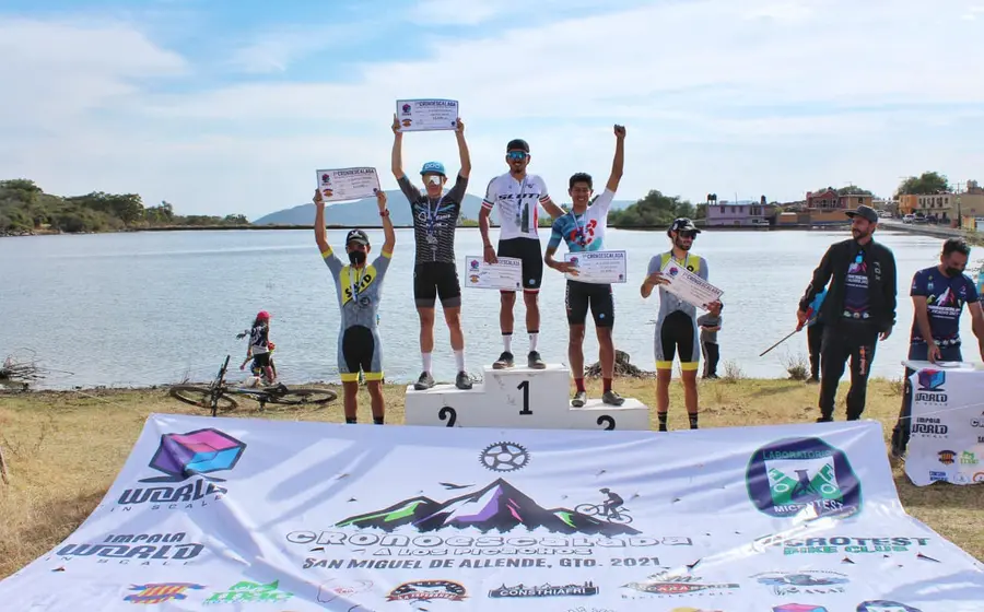 Podios, ciclistas, ganadores, lago