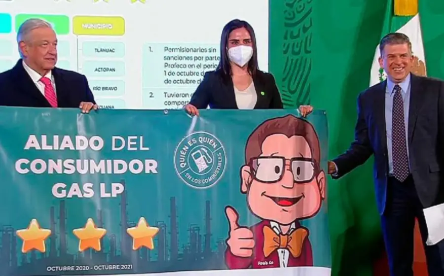 AMLO entrega reconocimientos a gaseros