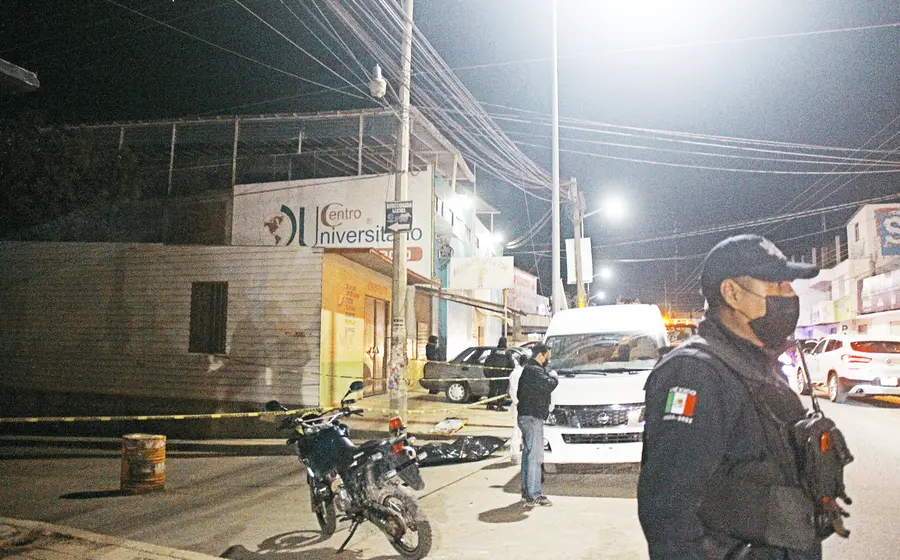Policía y área acordonada