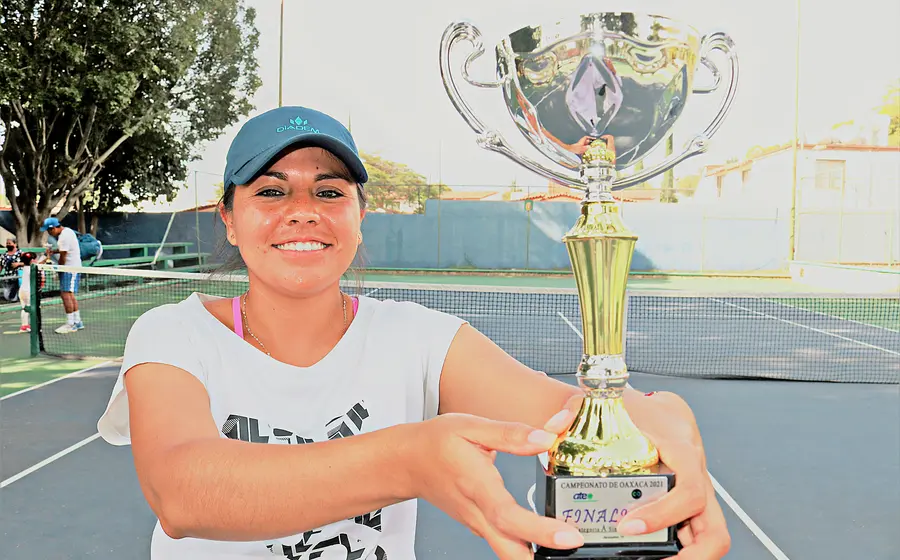 Tenista se corona campeona