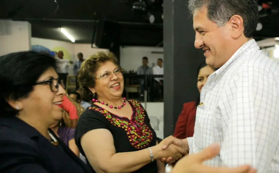 German Espinosa y mujeres