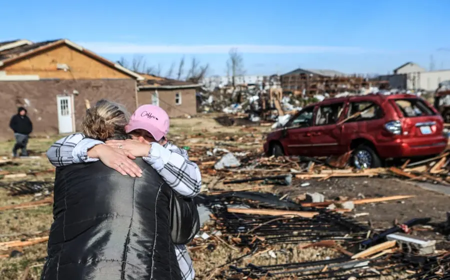 Uno de los tornados recorrió 365 kilómetros tras tocar tierra, de los cuales 321 kilómetros correspondieron a Kentucky.