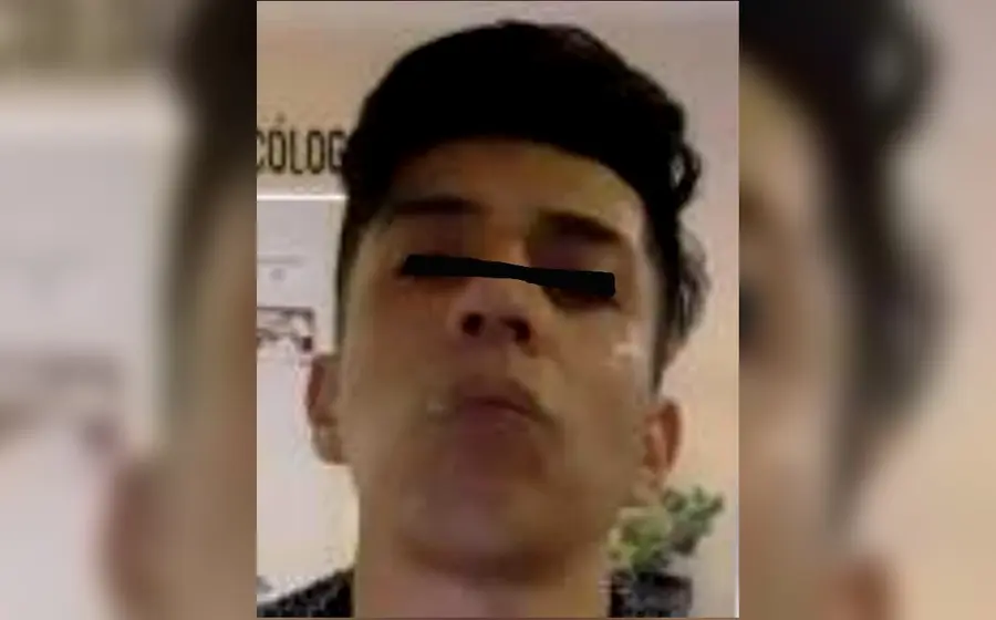 Jesús Edwin “N”, fue trasladado por los policías de Nezahualcóyotl a la Agencia del Ministerio Publico, en donde se definirá su situación legal.