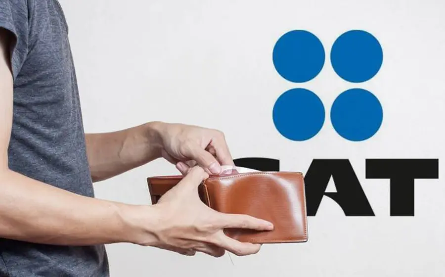 A quien emita facturas falsas o preste facturas a otra empresa que fue sancionado por el SAT con la restricción de su CFDI, será multado con un 55 a un 75% del importe de cada factura.