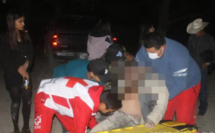 El lesionado resultó con fractura craneoencefálica y golpes en diferente partes de su cuerpo, por lo que se debate entre la vida y la muerte.