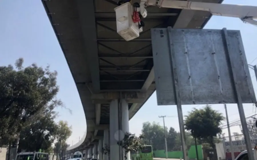 Las grietas se ubican en el viaducto elevado metálico entre las estaciones Tezonco, Olivos y Nopalera.