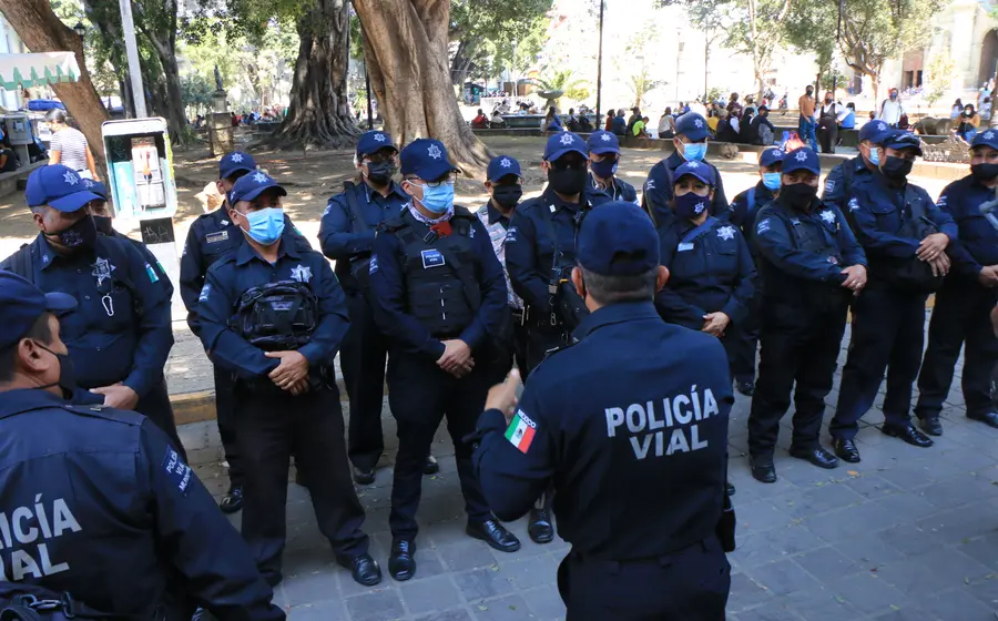 Policías protestando