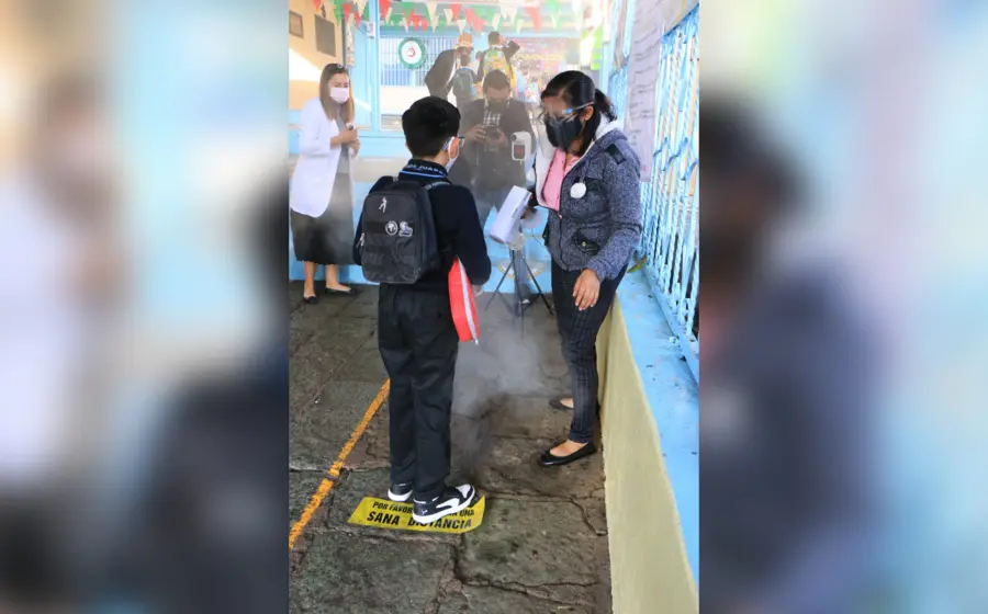 Estudiante siento sanitizado