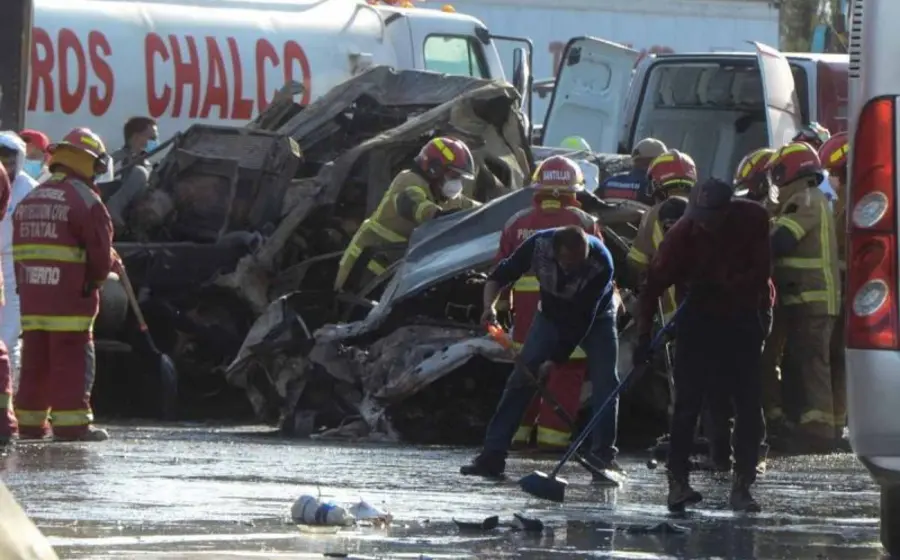 Los peregrinos fueron embestidos por un camión tortón que se quedó sin frenos en la México-Puebla.