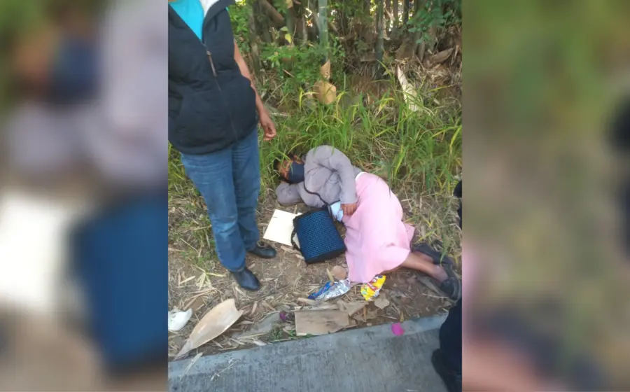 Mujer en el suelo