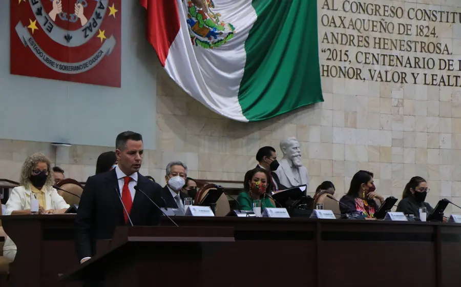 Alejandro Murat y diputados en el Congreso