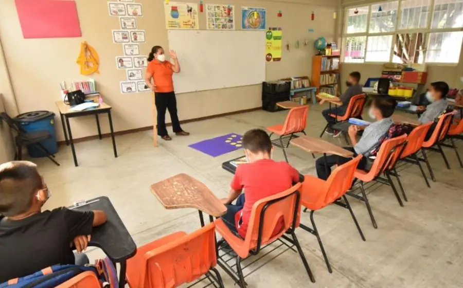Hasta este martes 16 de noviembre se tiene un registro de 178 mil escuelas abiertas y más de un millón 600 mil trabajadores de la educación que acuden a sus centros de trabajo.
