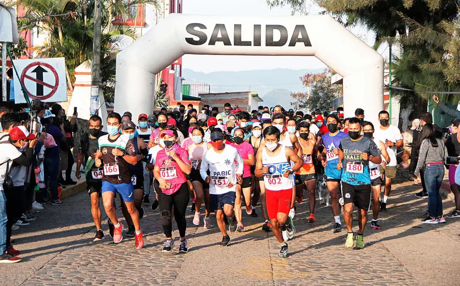 Salida de la competencia denominada Lucha contra el Cáncer de Mama.