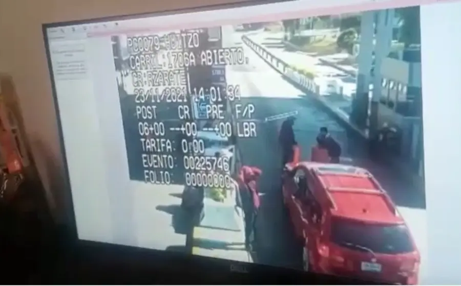 Cámaras de seguridad muestran camioneta y manifestantes