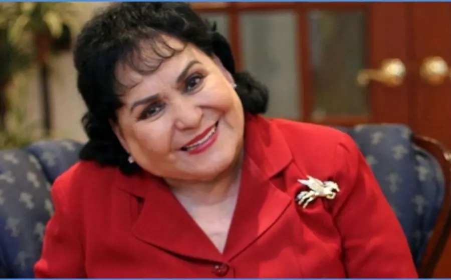 Carmen Salinas sonriendo