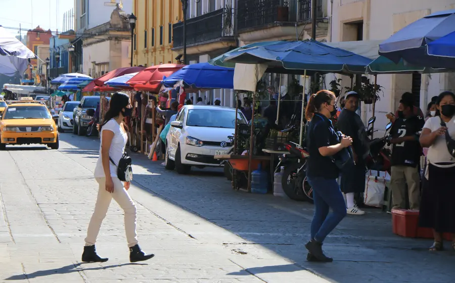 Vendedores ambulantes en el centro.