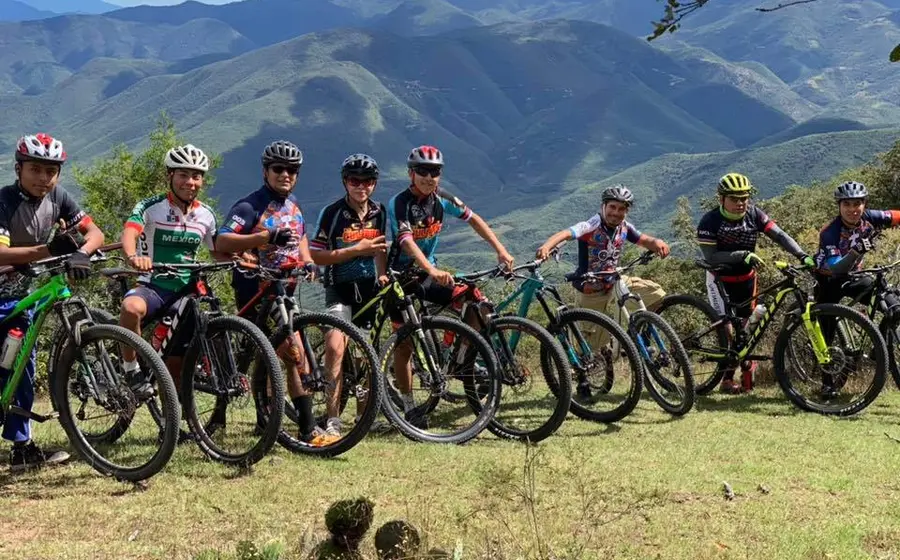Ciclistas en montaña