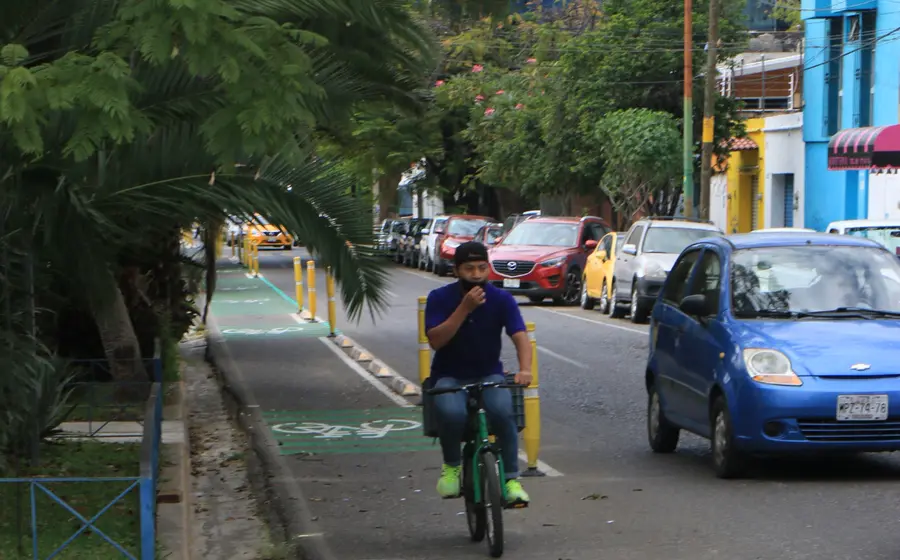 Activistas recalcaron que urge dejar de privilegiar a los automovilistas y brindar protección a los ciclistas. (Archivo Emilio Morales Pacheco) 