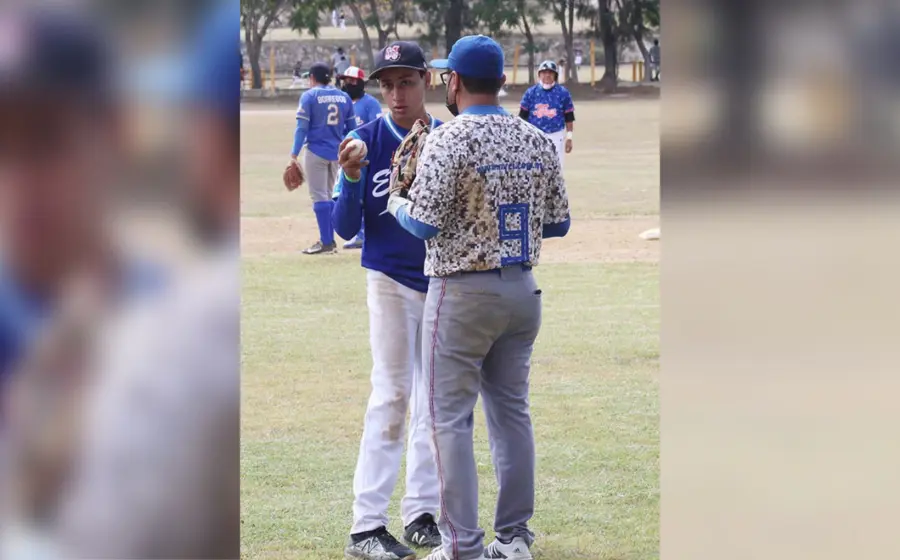 Beisbolistas de equipo Cuervos