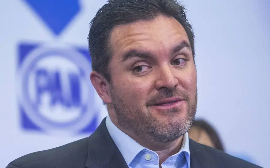En las imágenes se pudo ver al diputado mientras se encontraba en el sanitario.