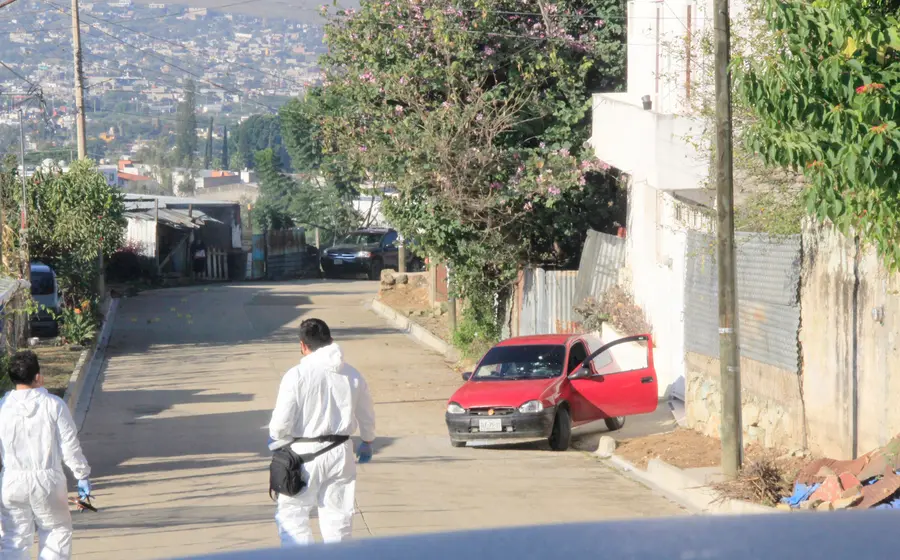 Una persona fue asesinada a balazos dentro de su unidad de motor en la agencia municipal de Santa Rosa Panzacola.