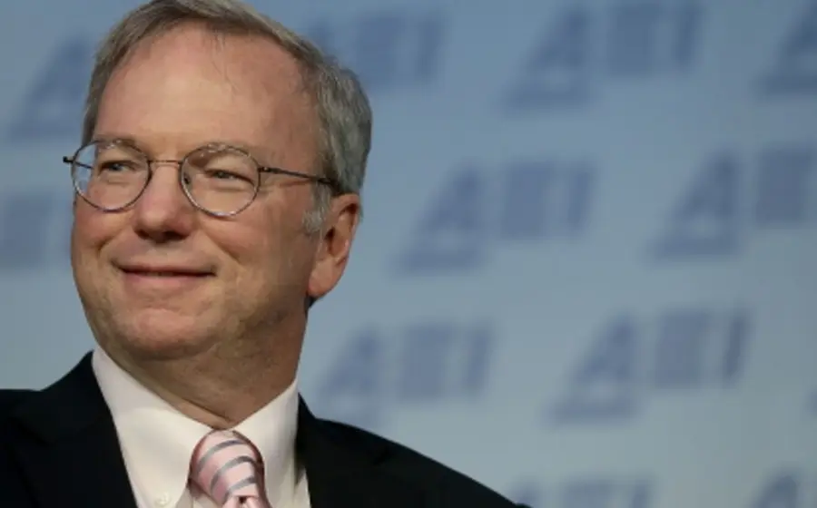 Eric Schmidt prevé que el mundo se volverá más digital que físico y no cree que eso sea necesariamente algo bueno para la humanidad.