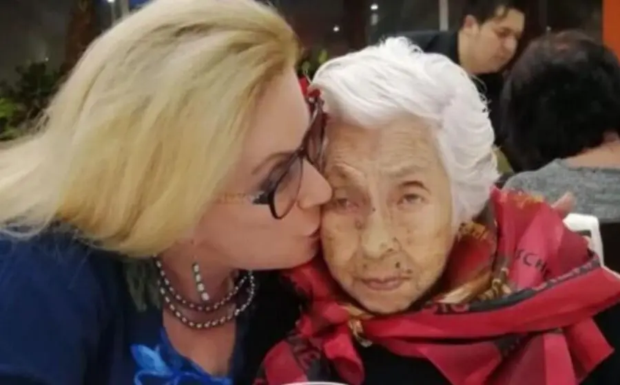 Laura Zapata externó su preocupación por lo ocurrido, ya que asegura que tiraron a su abuela, que es una mujer de la tercera edad.