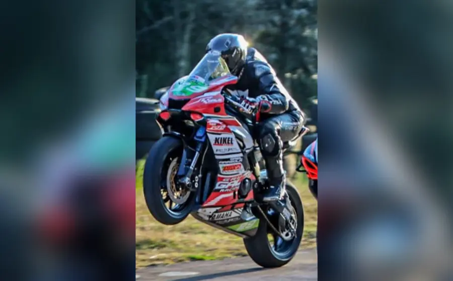 Piloto en moto