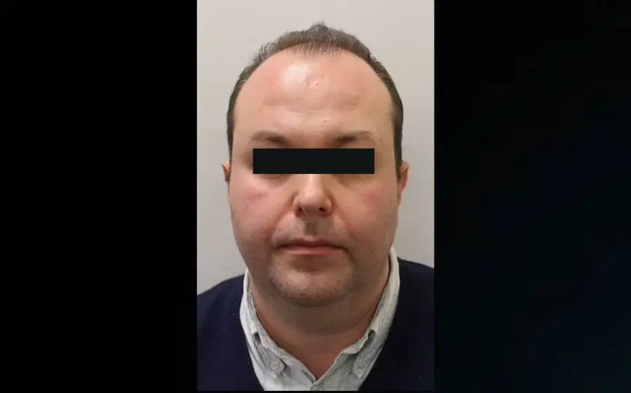 Robert Hanna, de 43 años, “ayudó” a algunos de sus alumnos adolescentes a comprar bebidas alcohólicas. 