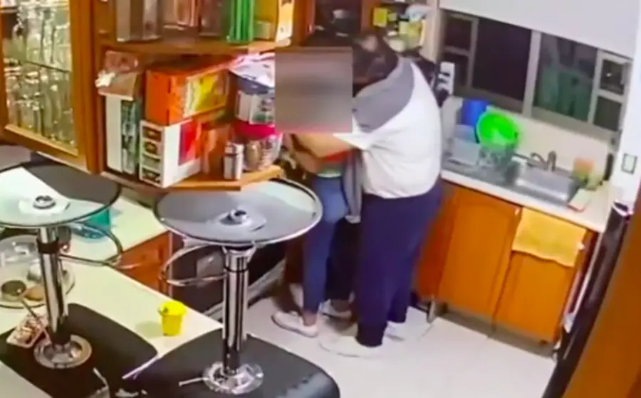 Magistrado es captado acosando sexualmente