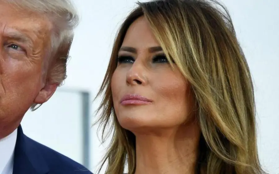 Usuarios advirtieron que la mueca de Melania es de desagrado.