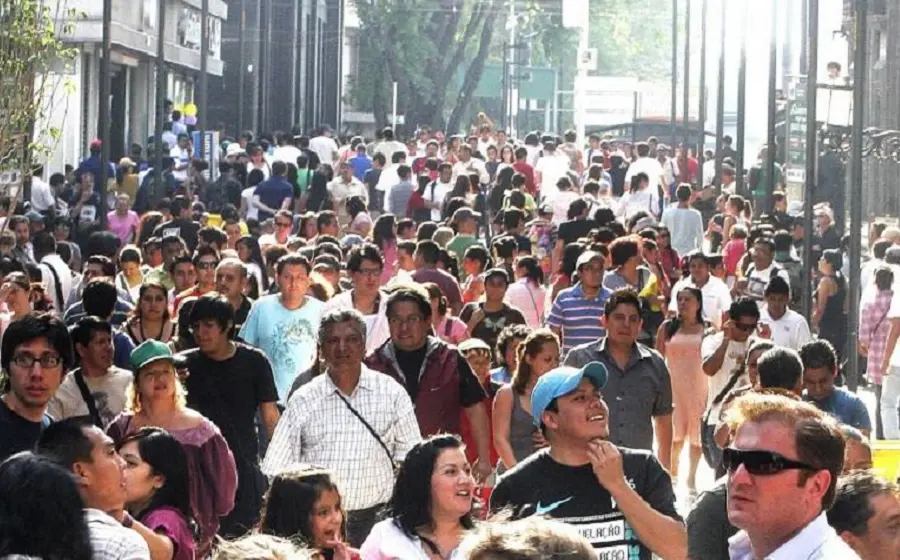 Por género, una mayor proporción de hombres (23.1%) tiene ahorros para afrontar emergencias respecto a las mujeres (16.8%).