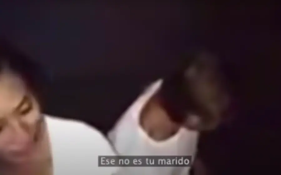 Mujer es captada en el momento que es infiel