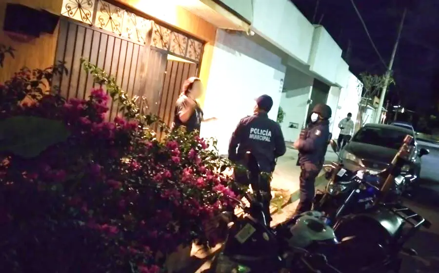 Policías en domicilio asaltado