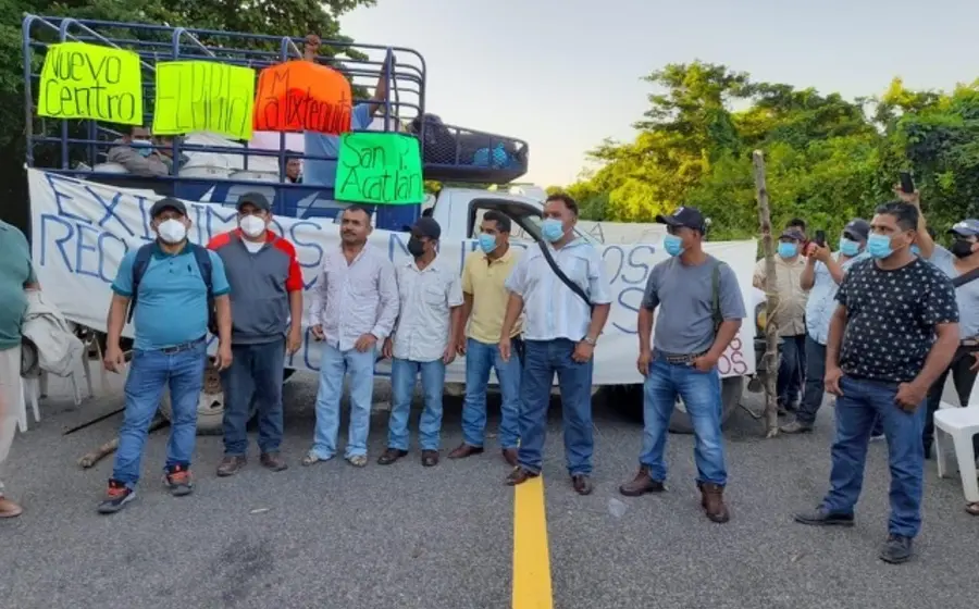 Pobladores de San Juan Mazatlán