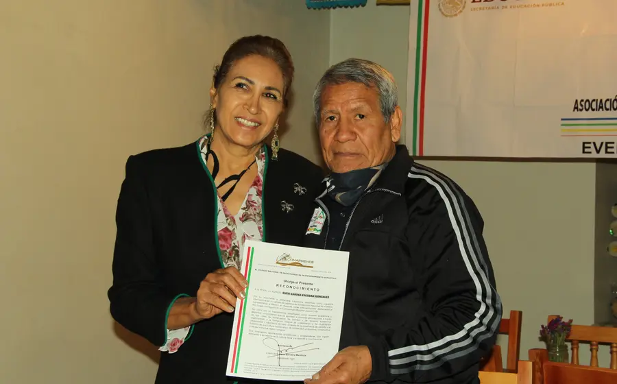 Reconocen trayectoria de Carina