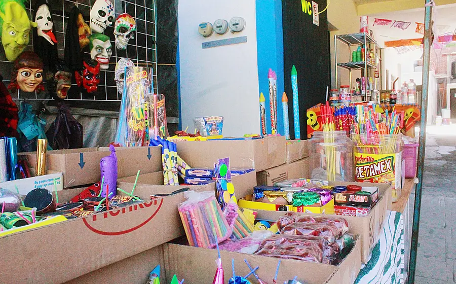 Los juegos pirotécnicos también están a la venta. 