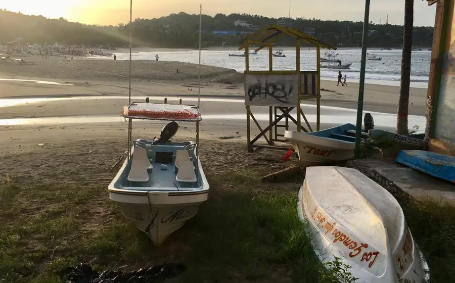 Lancha en el mar