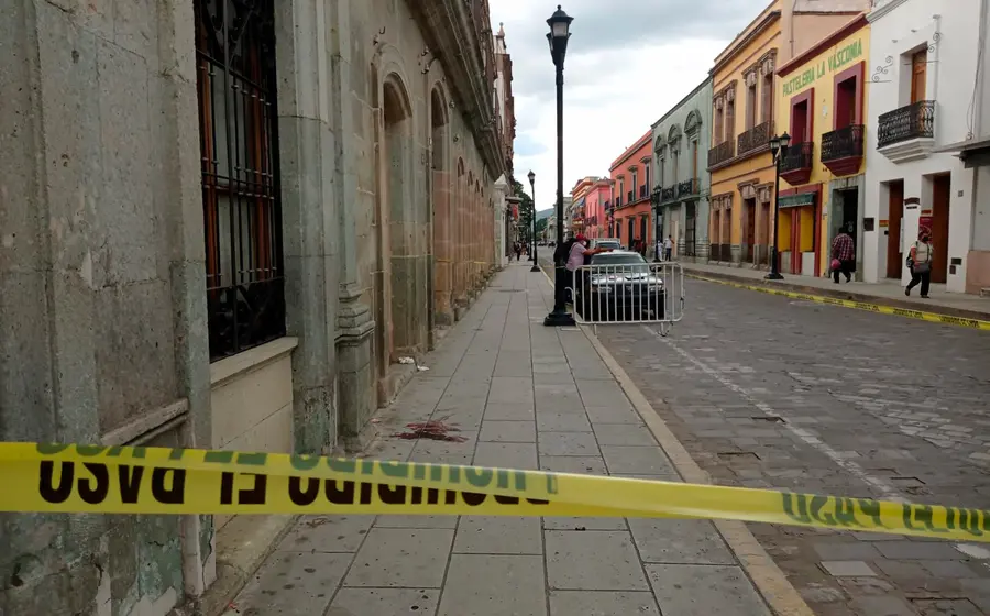 En la calle de Independencia ocurrió el asalto al empleado de una gasolinera.